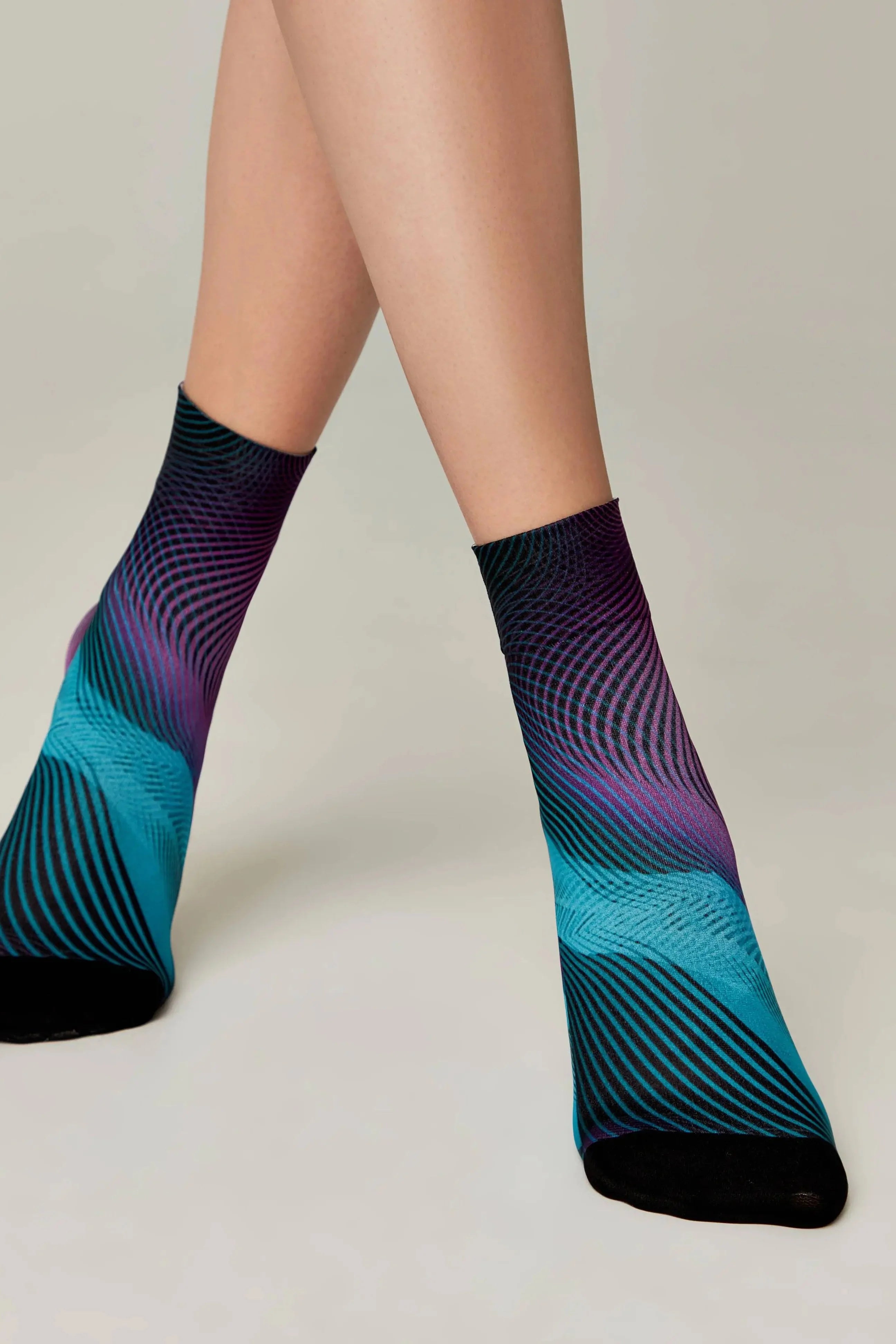 Socks Conte Fantasy 907 - "Hologram" Pattern Secondary image