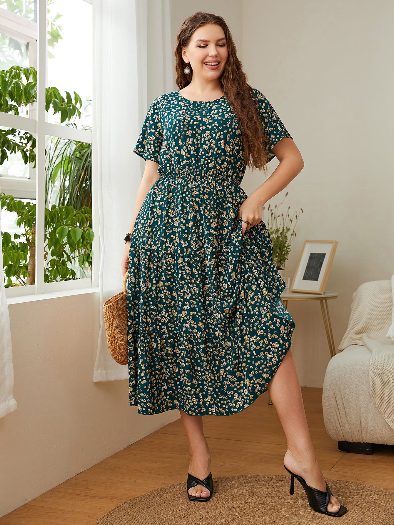 Honey Plus Size Floral Round Neck Short Sleeve Midi Dress Main image