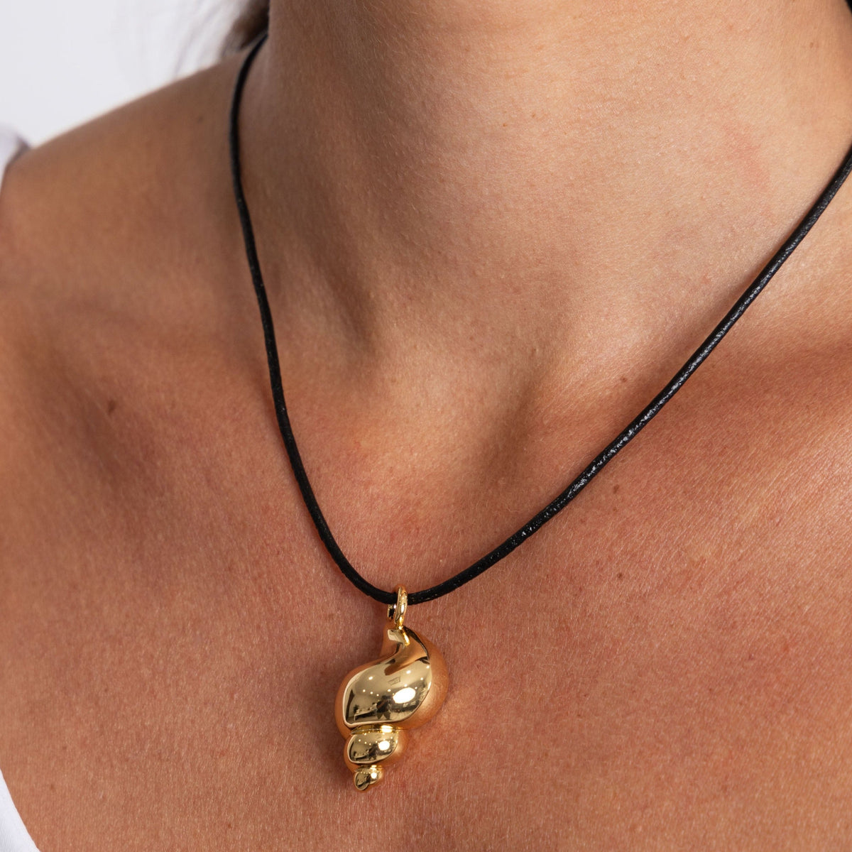 Conch Shell Necklace Main image