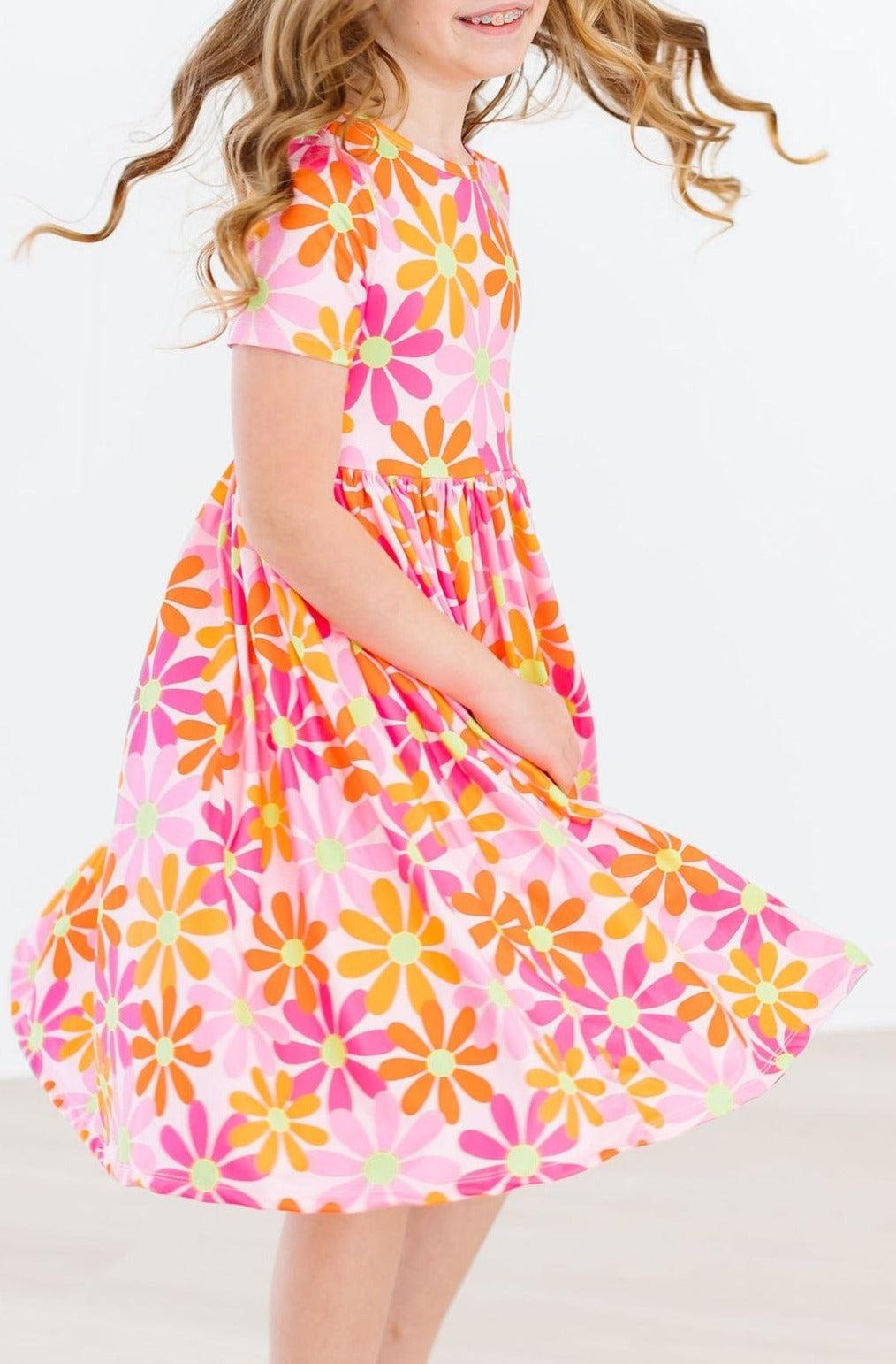 Retro Daisies S/S Pocket Twirl Dress Main image