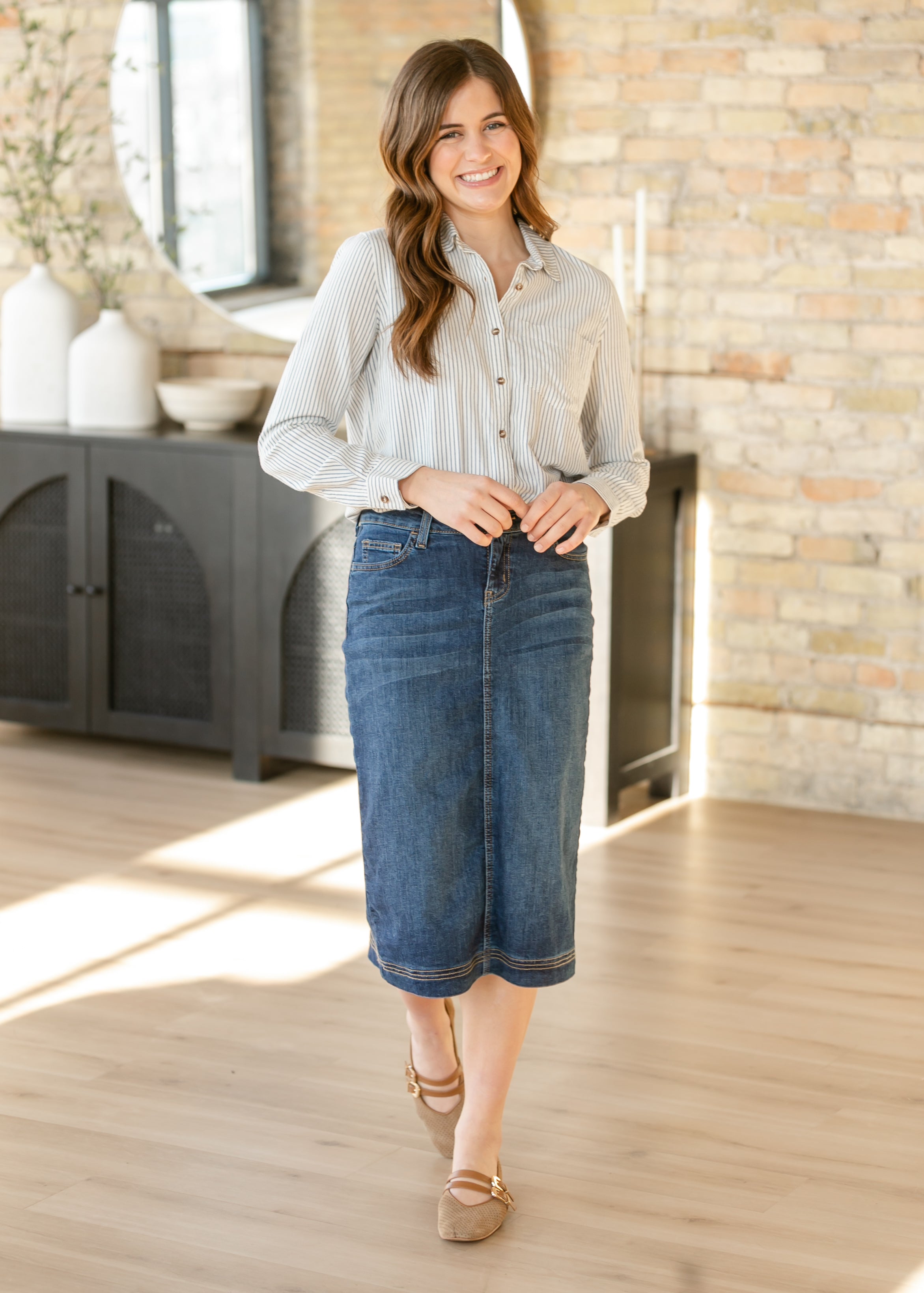 Bryn Dark Wash Denim Midi Skirt Secondary image