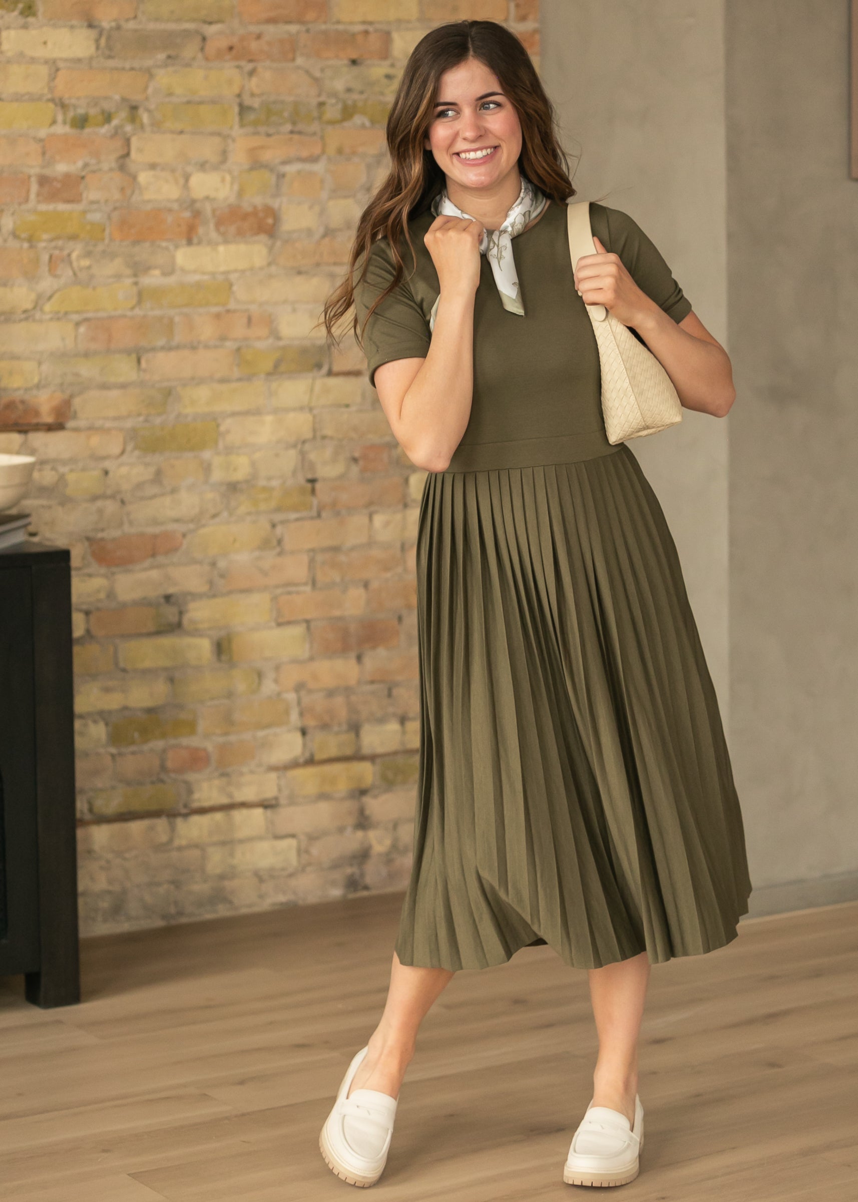 Emersyn Olive Pleated Midi Dress - product image 4