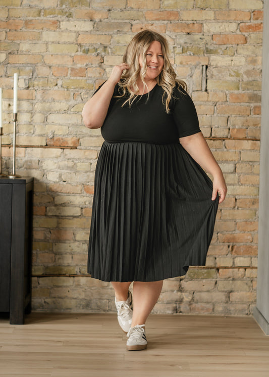Emersyn Black Pleated Midi Dress - product image 2