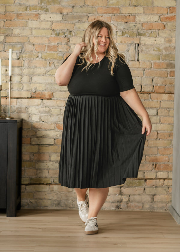 Emersyn Black Pleated Midi Dress - product image 2
