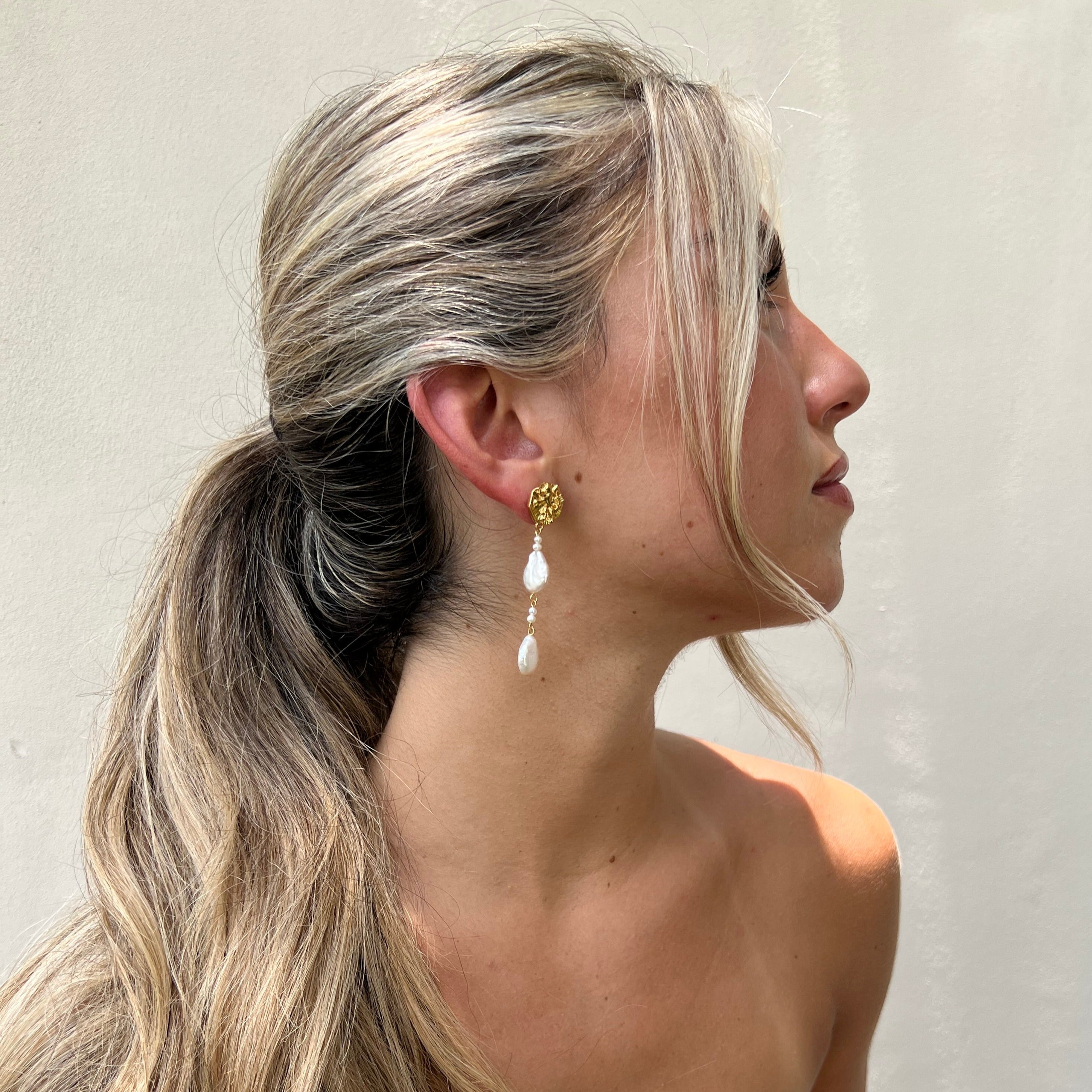 Evelyn Pearl Drop Earring Secondary image