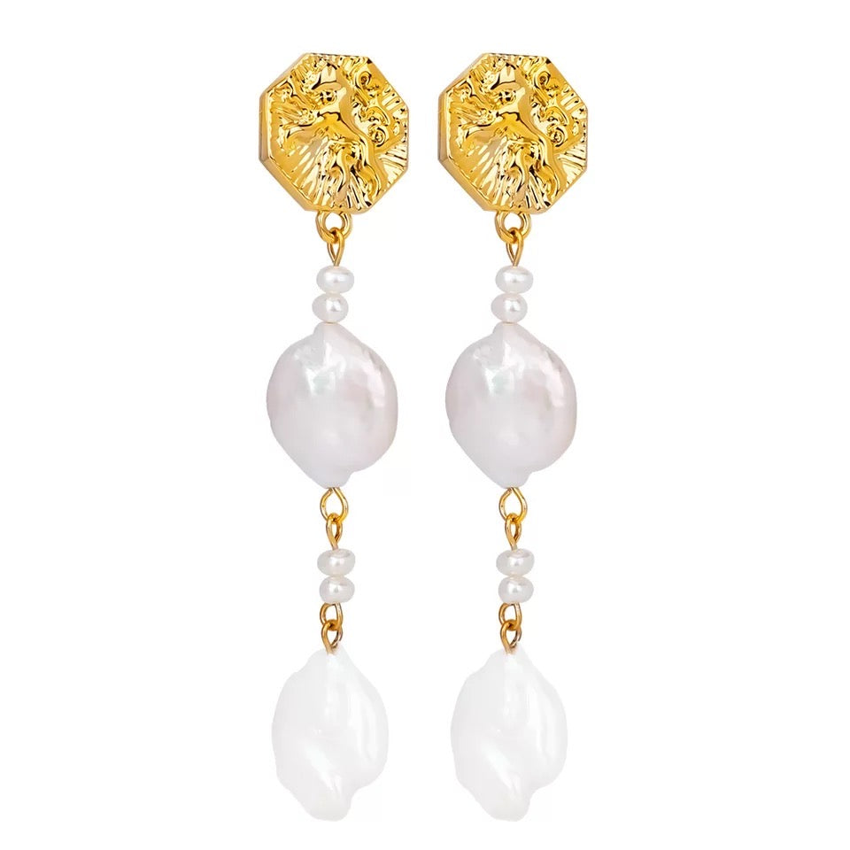 Evelyn Pearl Drop Earring Main image
