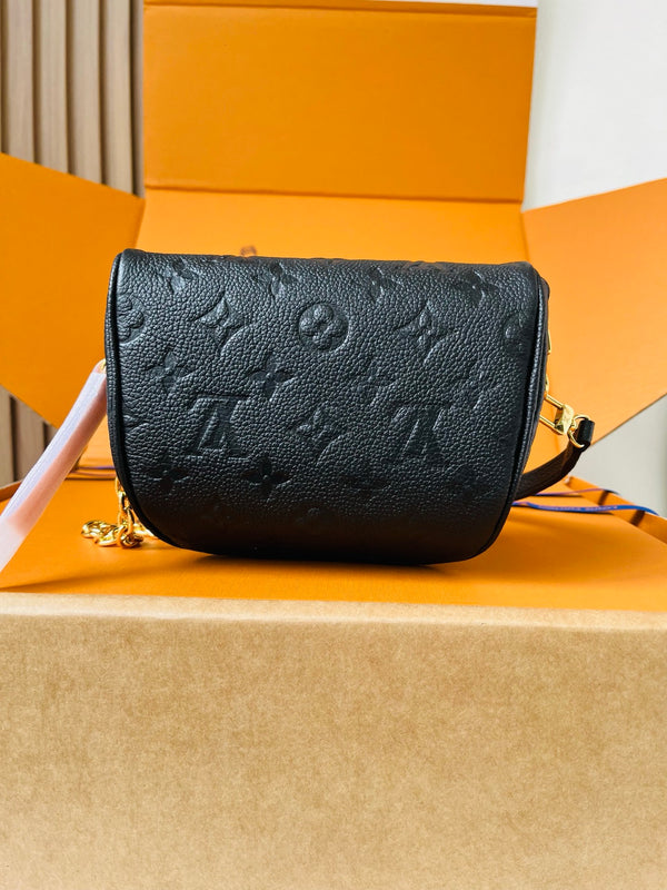Women's Black Textured Crossbody Shoulder Bag – Gold Chain Strap
