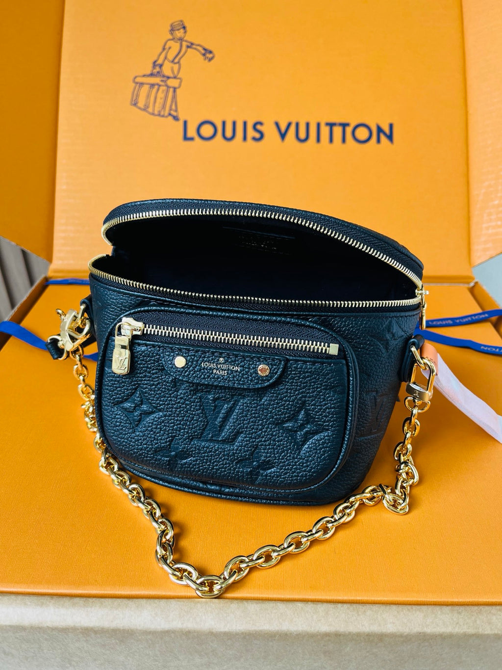 Women's Black Textured Crossbody Shoulder Bag – Gold Chain Strap