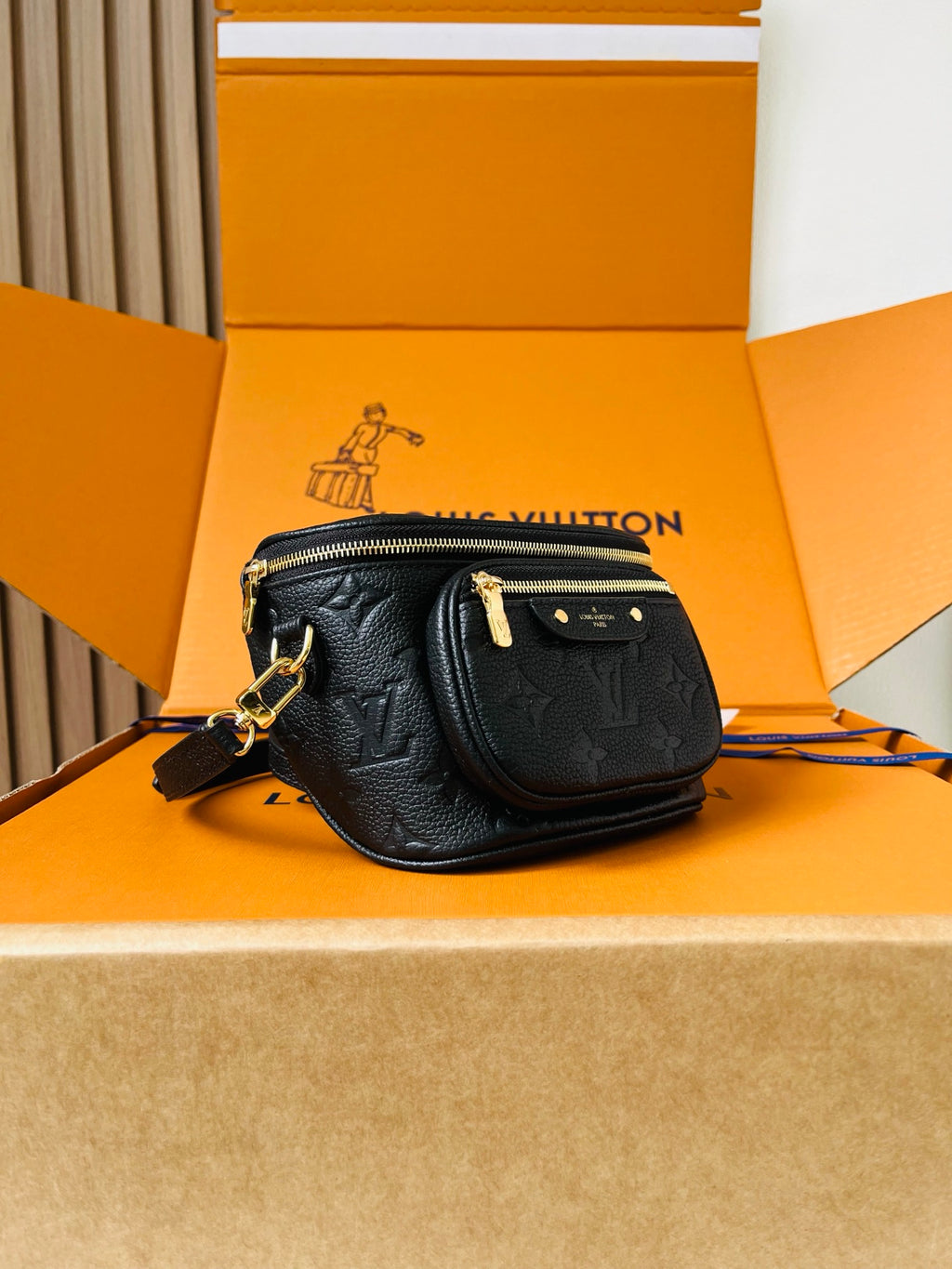 Women's Black Textured Crossbody Shoulder Bag – Gold Chain Strap