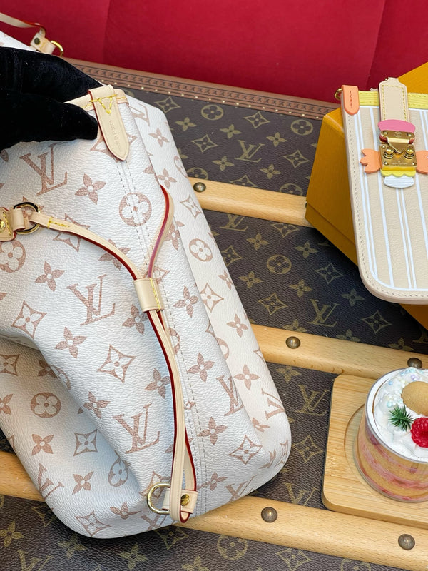 Louis Vuitton Neverfull MM Monogram Tote Bag – Beige