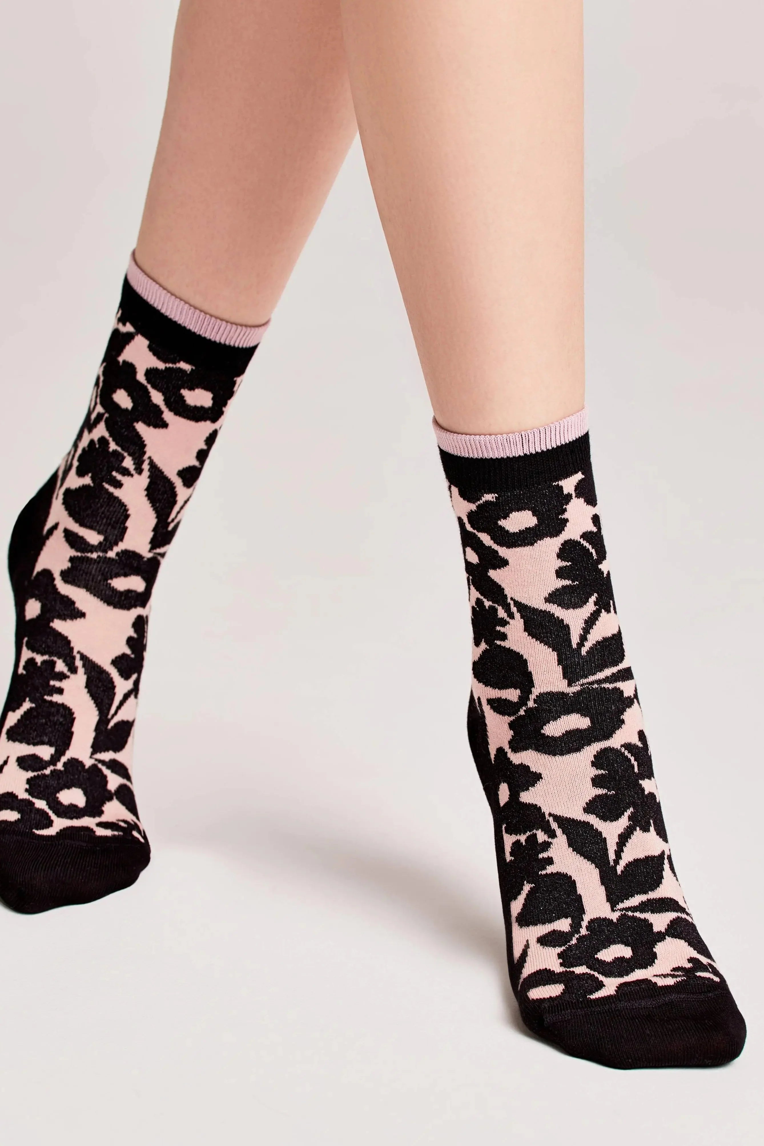 Cotton Socks Conte Classic 441 - Floral Pattern Secondary image