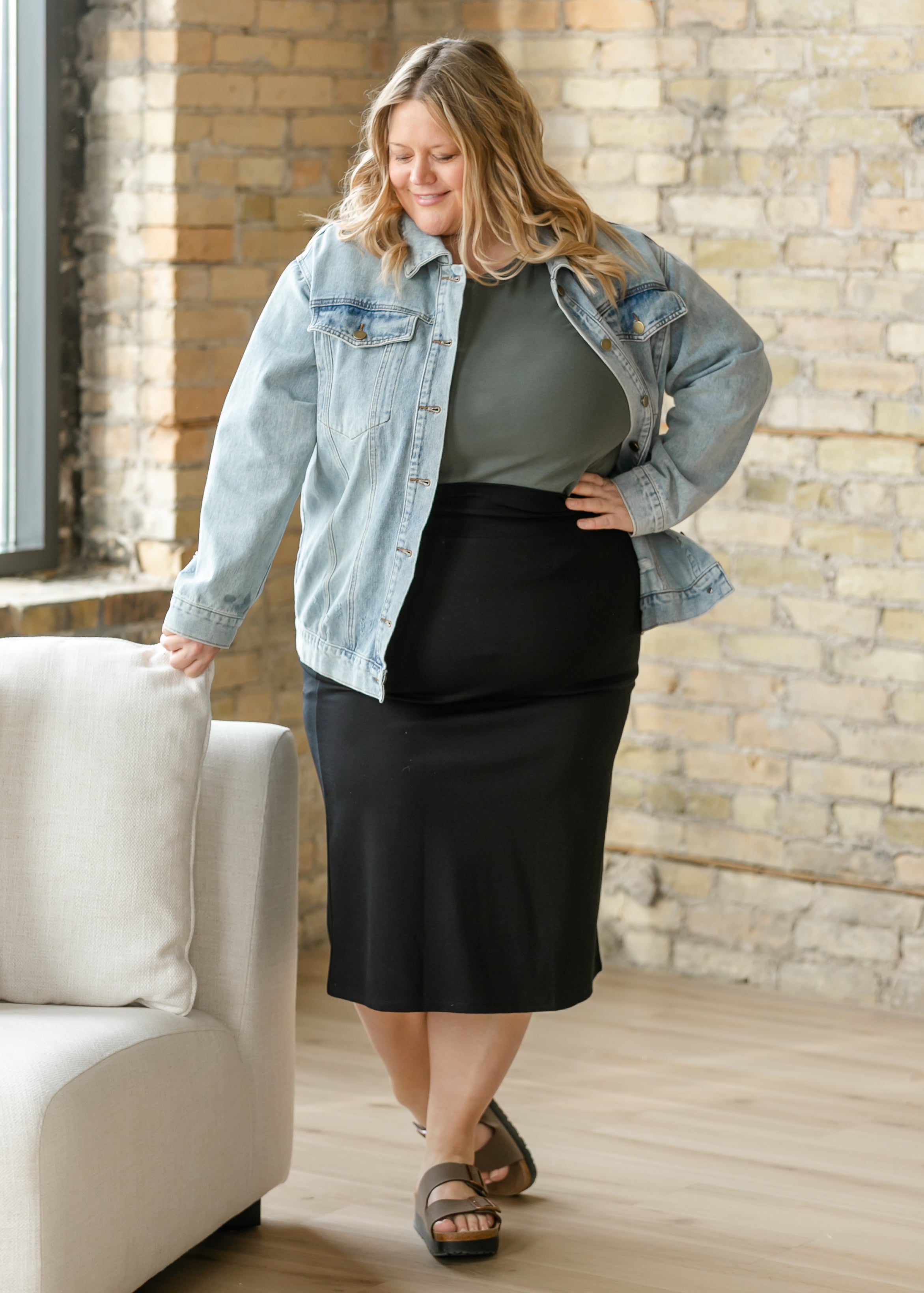 Quinn Black Knit Midi Skirt Secondary image