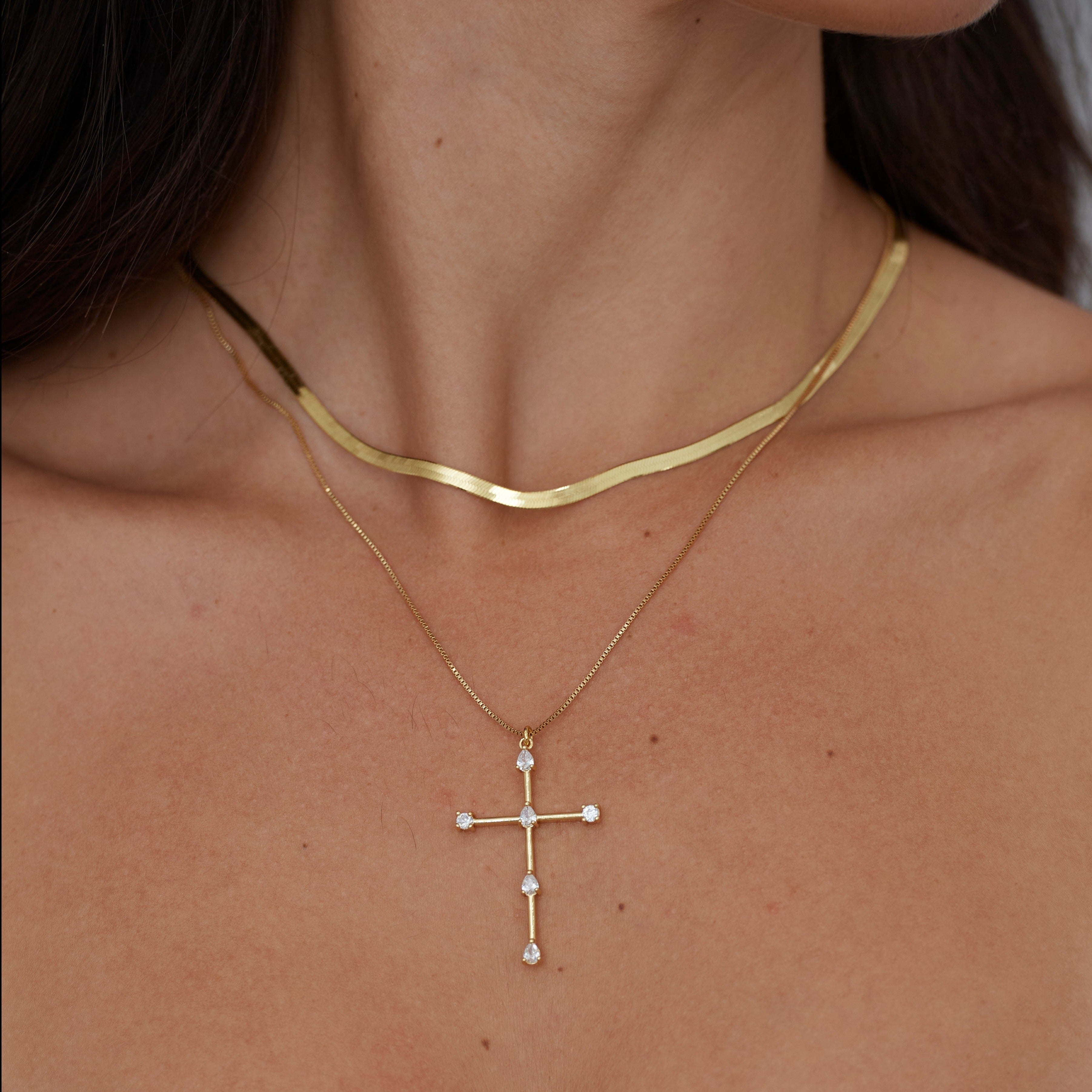 Tom'e Cz Cross Necklace Secondary image